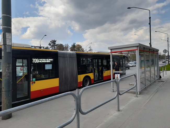 Autobus 709 metro Wilanowska ul. Szkolna Puławska